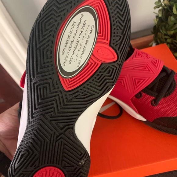 Nike Youth Sneakers - Picture 4 of 5